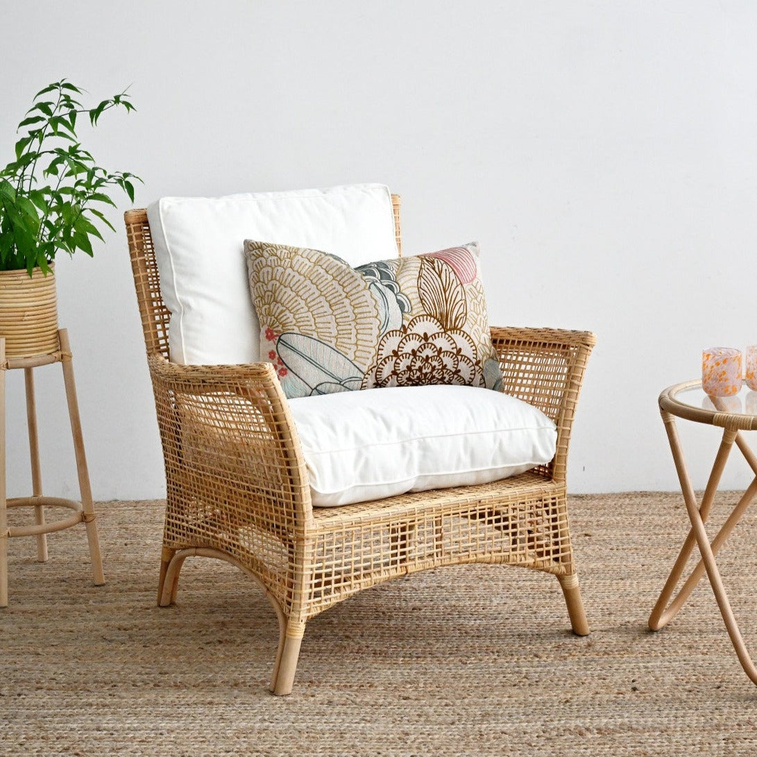 Wicker chair online lounge