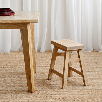 Lowanu Stool