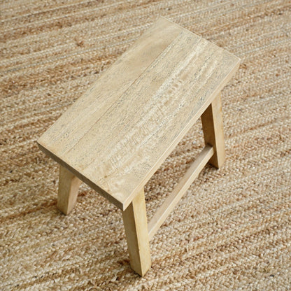 Lowanu Stool