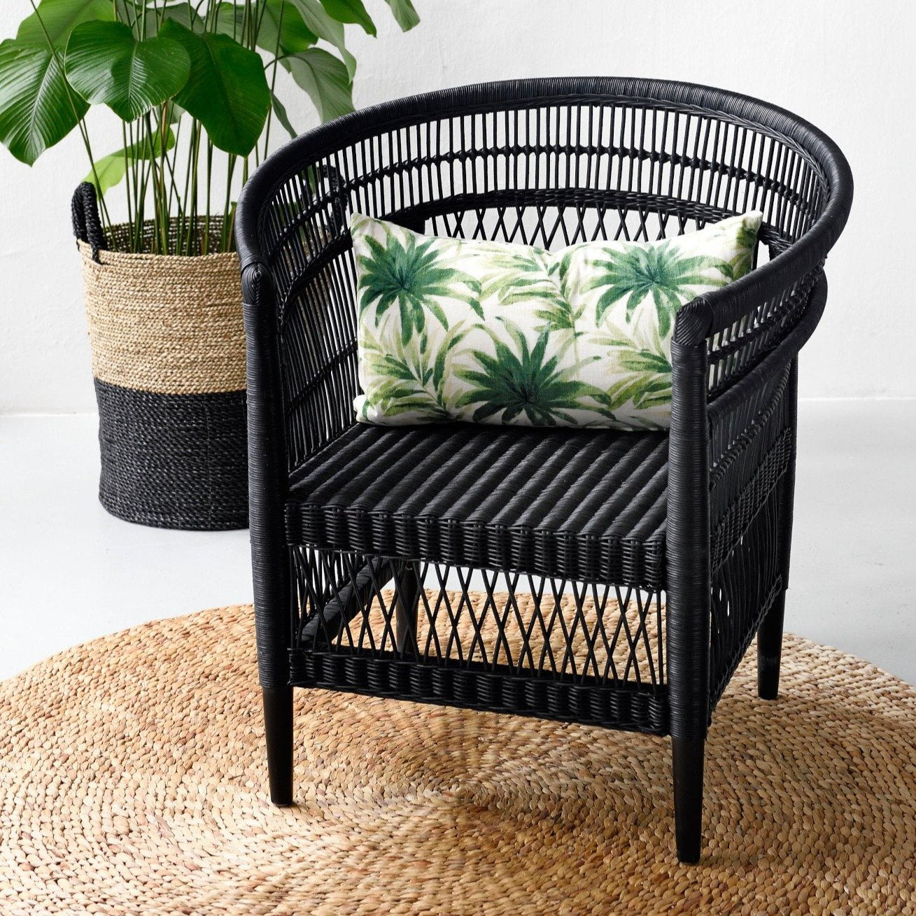 Black wicker accent discount chair