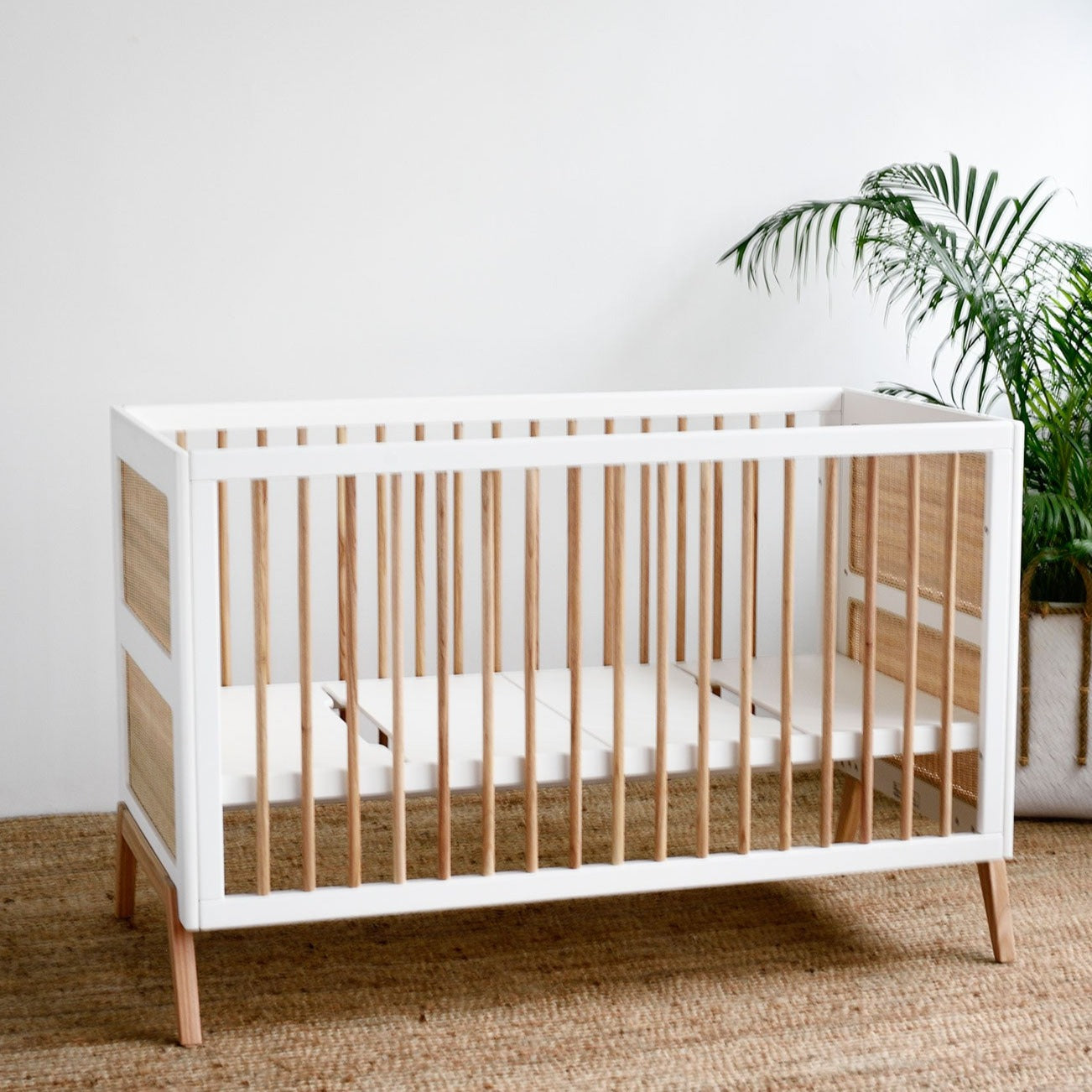 White baby hot sale bed